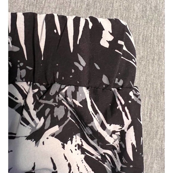 Fabletics Womens A Line Skirt Black White Floral Above Knee Sporty Pull On XL - Picture 2 of 8
